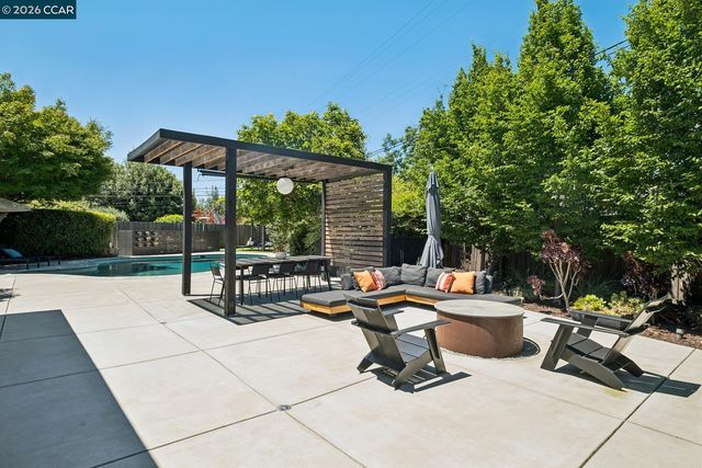 1237 -1239 Lancashire Dr, Concord, CA 94518