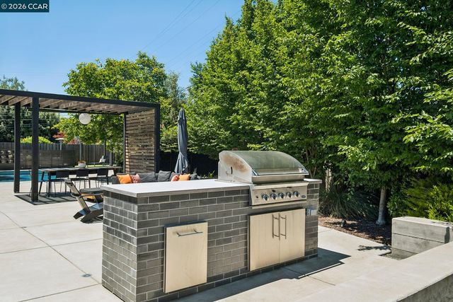 1237 -1239 Lancashire Dr, Concord, CA 94518