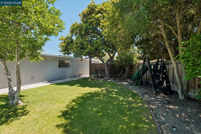 1237 -1239 Lancashire Dr, Concord, CA 94518