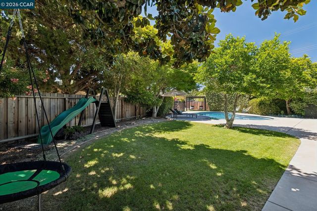 1237 -1239 Lancashire Dr, Concord, CA 94518