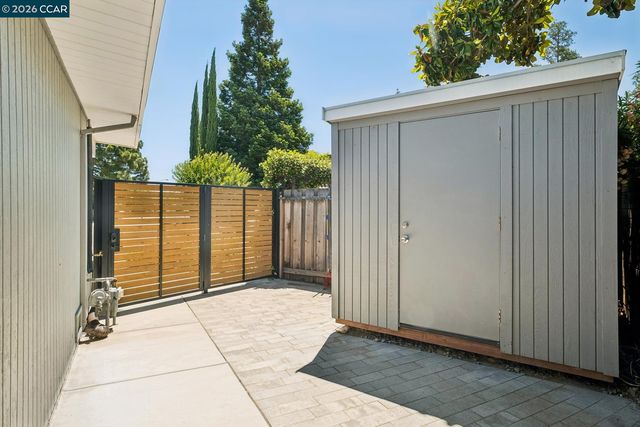 1237 -1239 Lancashire Dr, Concord, CA 94518