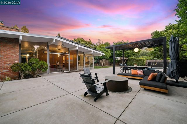 1237 -1239 Lancashire Dr, Concord, CA 94518