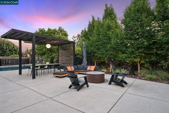 1237 -1239 Lancashire Dr, Concord, CA 94518