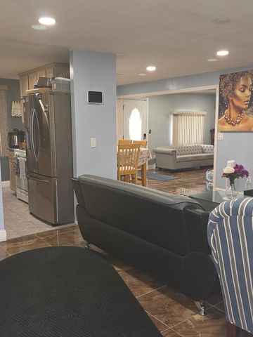 15 Wachusetts Rd, Brockton, MA 02302