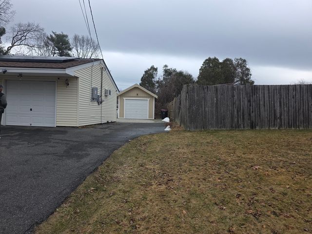 15 Wachusetts Rd, Brockton, MA 02302