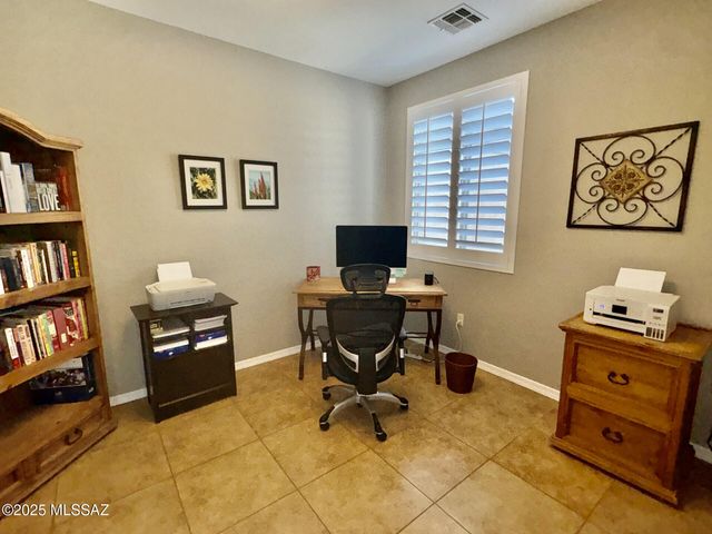 8552 N Moonfire Drive, Tucson, AZ 85743