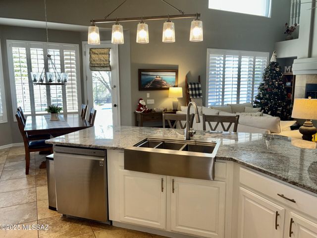 8552 N Moonfire Drive, Tucson, AZ 85743