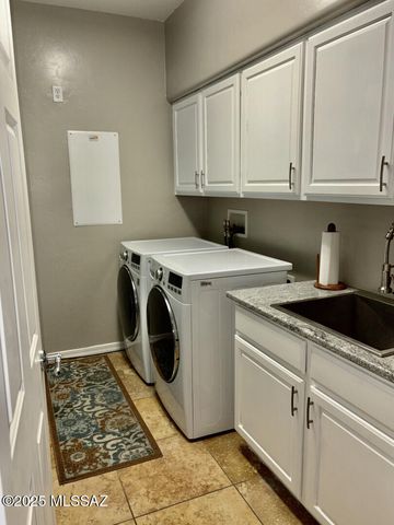 8552 N Moonfire Drive, Tucson, AZ 85743