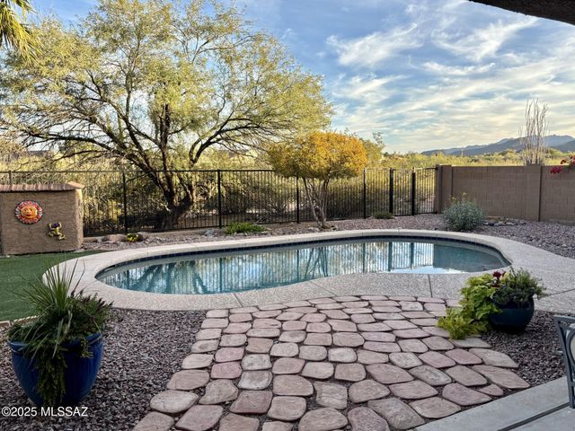 8552 N Moonfire Drive, Tucson, AZ 85743