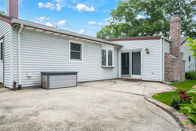 10 Saddle Hill Road, Coram, NY 11727