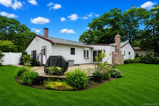 10 Saddle Hill Road, Coram, NY 11727