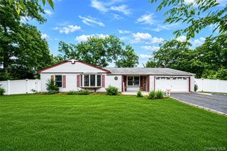 10 Saddle Hill Road, Coram, NY 11727