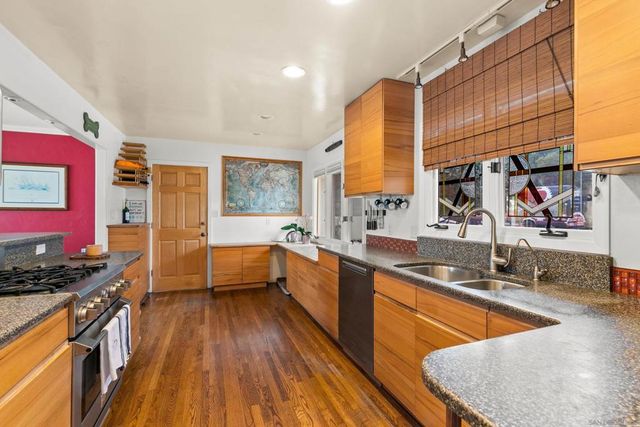 541 Tarento Dr, San Diego, CA 92106