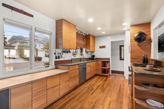541 Tarento Dr, San Diego, CA 92106