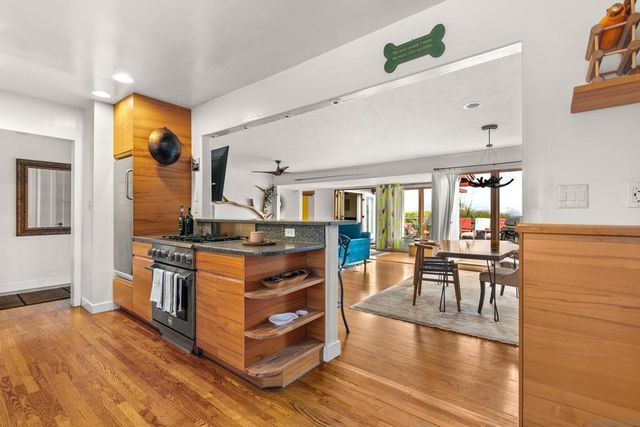 541 Tarento Dr, San Diego, CA 92106