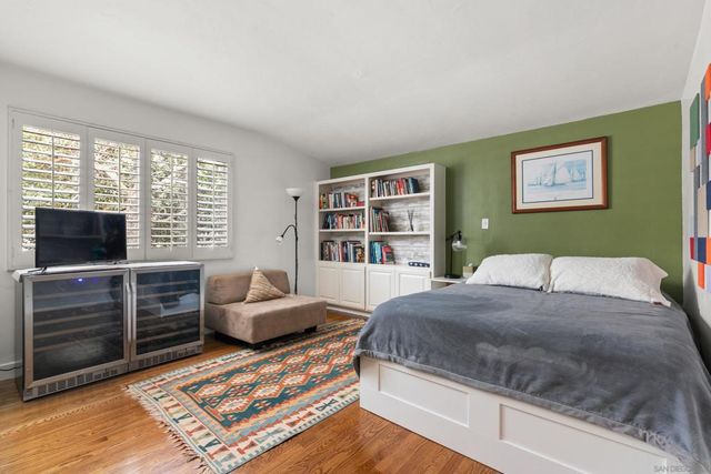 541 Tarento Dr, San Diego, CA 92106