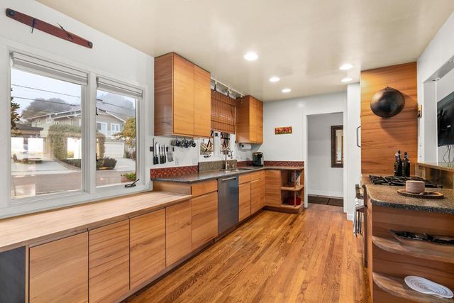 541 Tarento Dr, San Diego, CA 92106