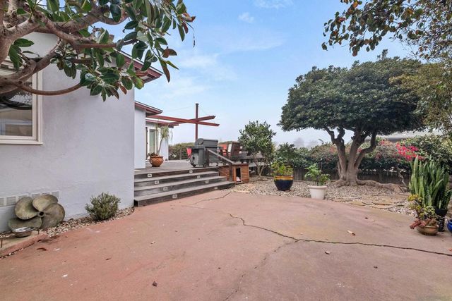 541 Tarento Dr, San Diego, CA 92106