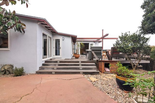 541 Tarento Dr, San Diego, CA 92106