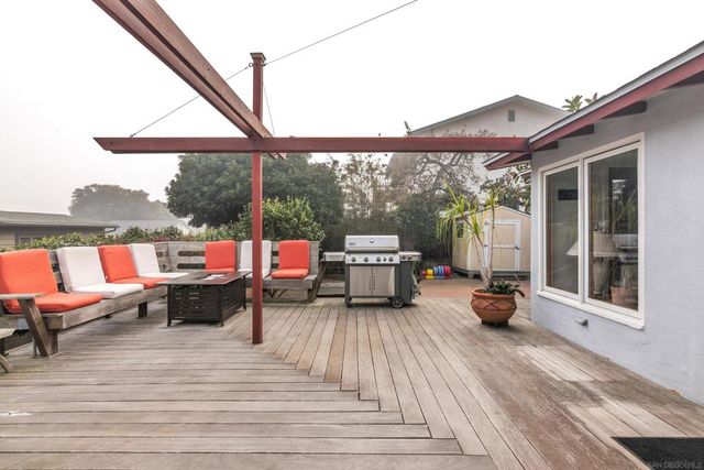 541 Tarento Dr, San Diego, CA 92106