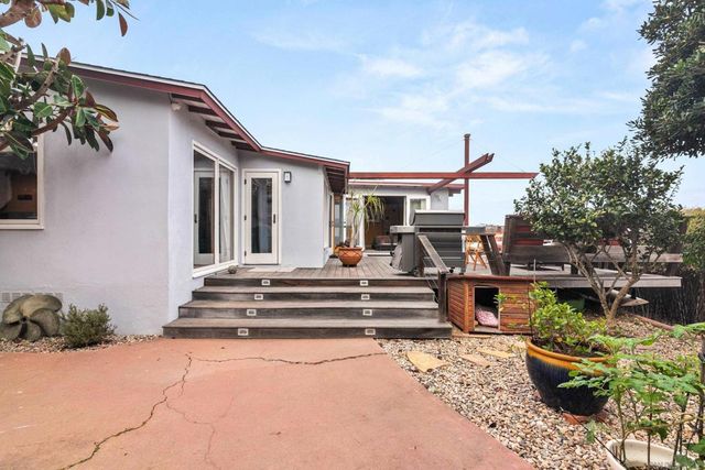 541 Tarento Dr, San Diego, CA 92106