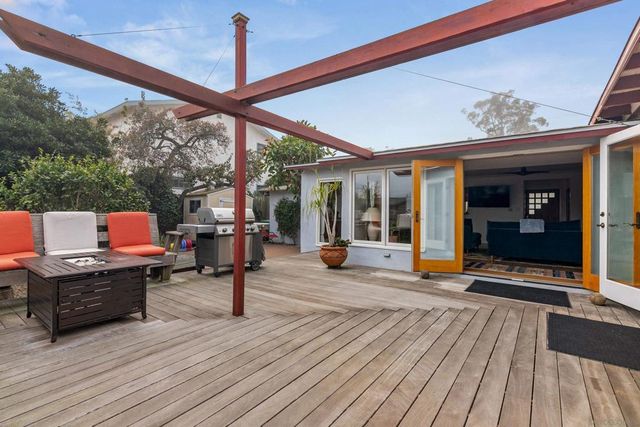 541 Tarento Dr, San Diego, CA 92106