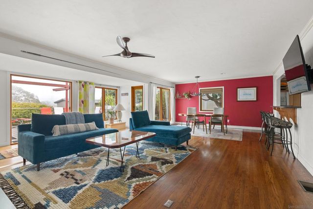 541 Tarento Dr, San Diego, CA 92106