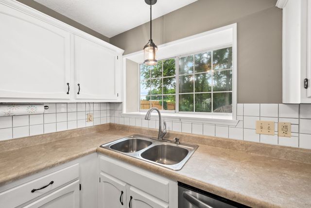 106 Bell Grove Dr, Columbia, TN 38401