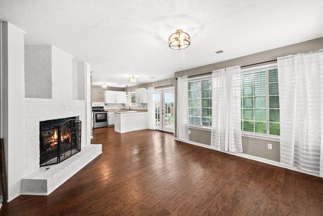 106 Bell Grove Dr, Columbia, TN 38401