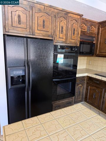40 Carter Ct, El Sobrante, CA 94803