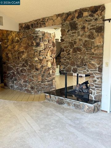 40 Carter Ct, El Sobrante, CA 94803