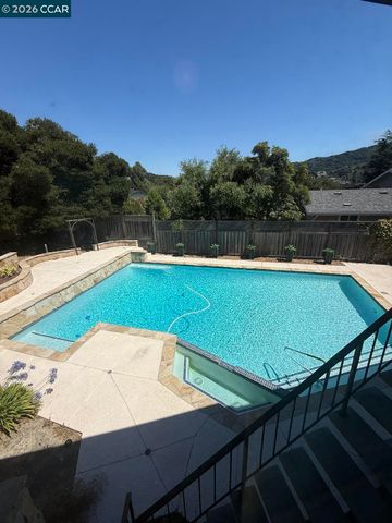 40 Carter Ct, El Sobrante, CA 94803