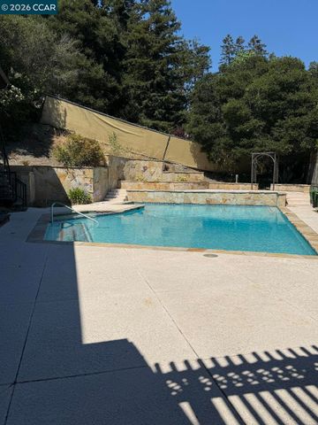 40 Carter Ct, El Sobrante, CA 94803