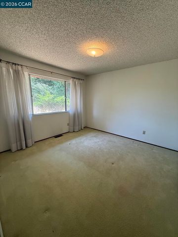 40 Carter Ct, El Sobrante, CA 94803