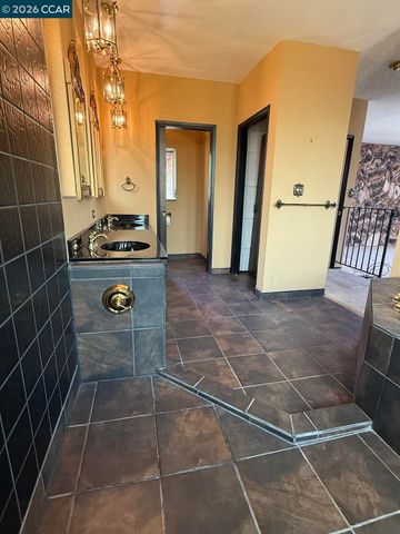 40 Carter Ct, El Sobrante, CA 94803