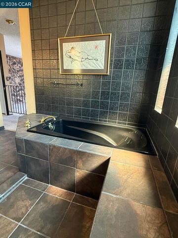 40 Carter Ct, El Sobrante, CA 94803