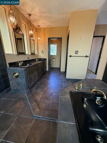 40 Carter Ct, El Sobrante, CA 94803