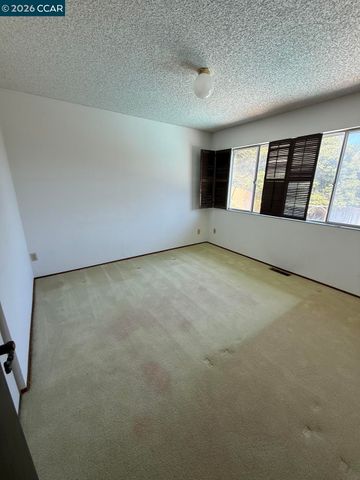40 Carter Ct, El Sobrante, CA 94803