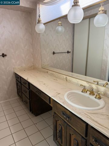 40 Carter Ct, El Sobrante, CA 94803