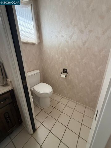 40 Carter Ct, El Sobrante, CA 94803