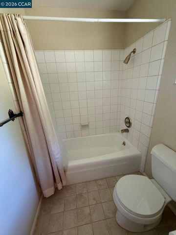 40 Carter Ct, El Sobrante, CA 94803