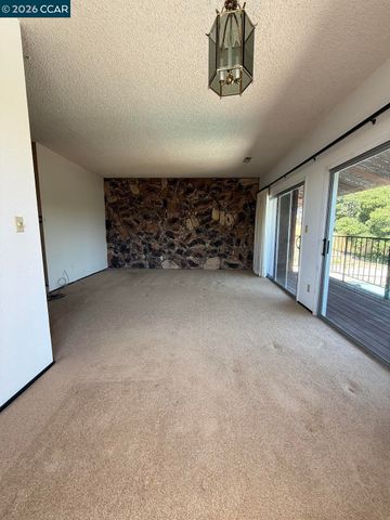 40 Carter Ct, El Sobrante, CA 94803