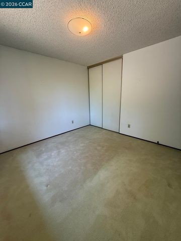 40 Carter Ct, El Sobrante, CA 94803