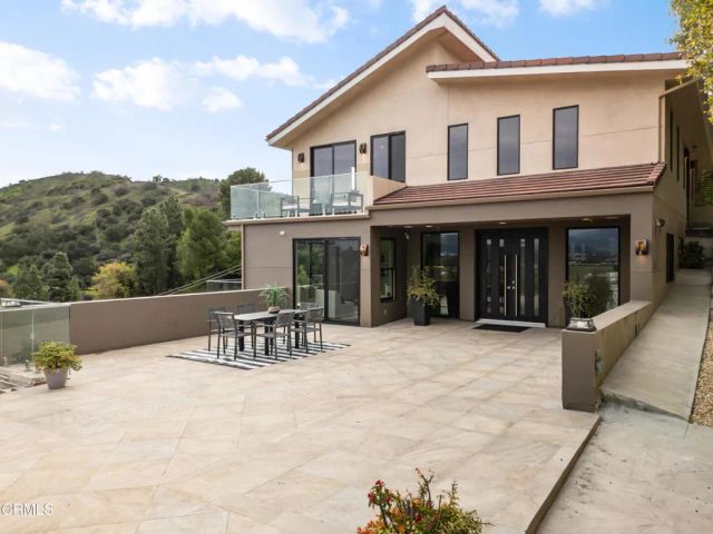 12480 Viewcrest Road, Los Angeles, CA 91604