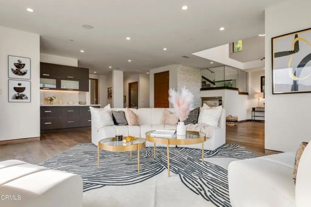 12480 Viewcrest Road, Los Angeles, CA 91604