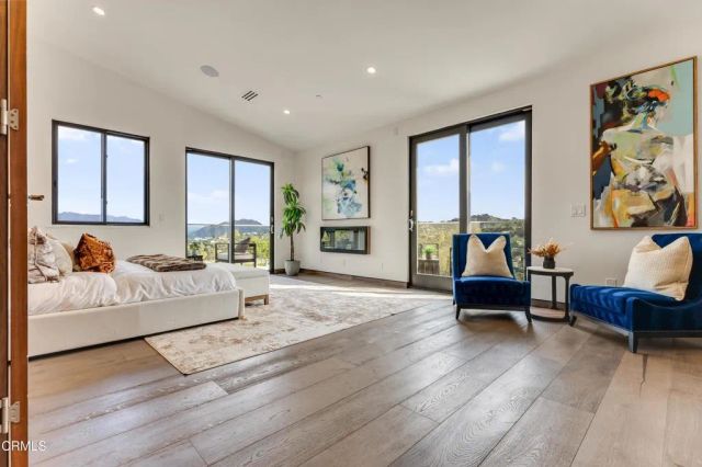 12480 Viewcrest Road, Los Angeles, CA 91604