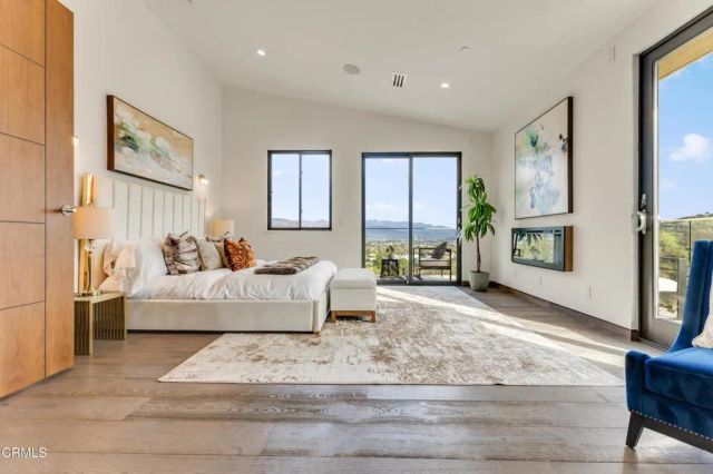 12480 Viewcrest Road, Los Angeles, CA 91604