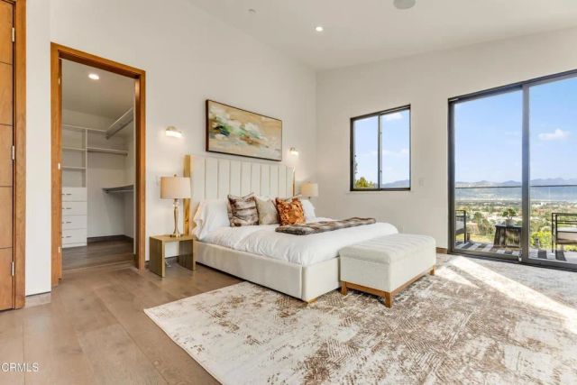 12480 Viewcrest Road, Los Angeles, CA 91604