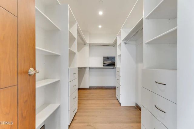 12480 Viewcrest Road, Los Angeles, CA 91604