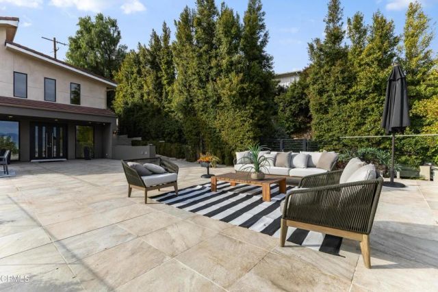 12480 Viewcrest Road, Los Angeles, CA 91604